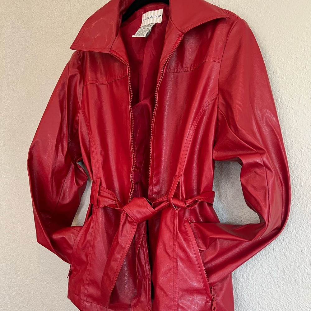 Size 4/6   Great addition to a fun outfit.
